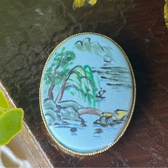 Vintage Unique Handpainted Landscape On Satin Fabric Brooch 1.5”x1.75” - Picture 2 of 4